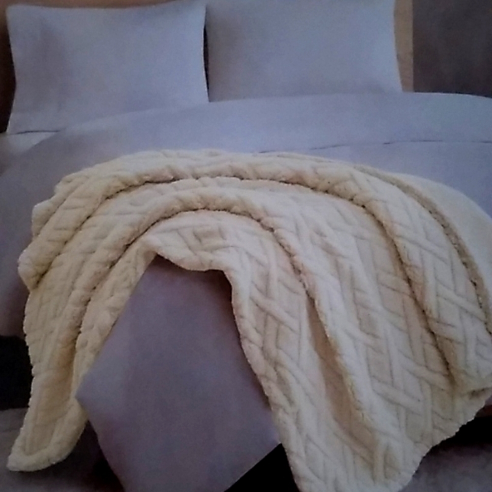 SHERPA THROW BLANKET NWT